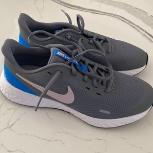 Nike mens shoes size 7 NWOB
